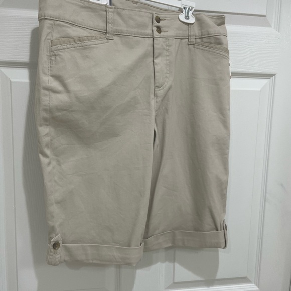 💛Khaki Shorts💛 - Picture 10 of 16